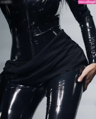 Shirin David [ shirin-david ] - DM me and let me cast a spell on you.