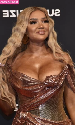 Shirin David [ shirin-david ] - in need of a spanking 😏