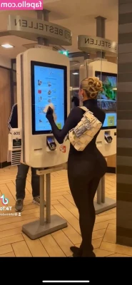 Shirin David [ shirin-david ] - HI DADDY🖤 do you like what you see?? M O R E 🔥🔥🔥W R I T E