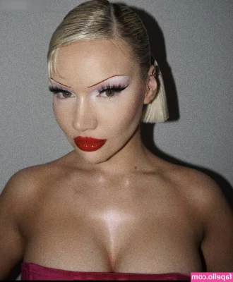 Shirin David [ shirin-david ] - I didn’t think about it until I was done but the hotel window was
