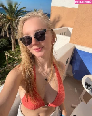 blonde_vivi [ blonde-vivi ] - Pov  Love taking a seat on daddy s lap