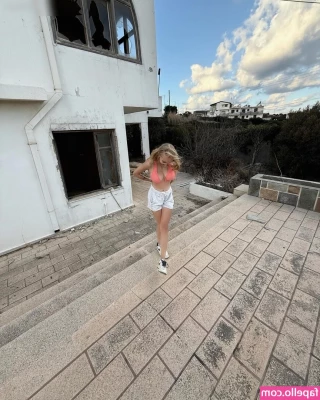 blonde_vivi [ blonde-vivi ] - Lo stesso culo ma  2 scopate diverse e doppia sborrata dentro  