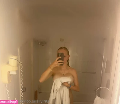 blonde_vivi [ blonde-vivi ] - haven’t done a strip tease in a hot minute🥵😈 tips are