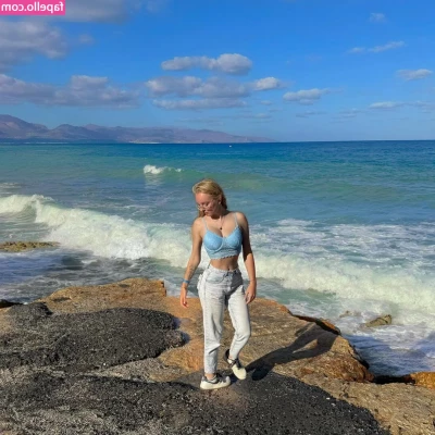 blonde_vivi [ blonde-vivi ] - Little video of today s outfit for shoot  amp  my puppy