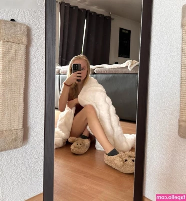 blonde_vivi [ blonde-vivi ] - Here I am legs   in the air   filming myself being Fucked Bare Back  