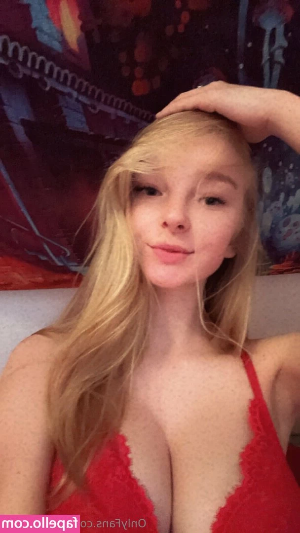 blonde_vivi [ blonde-vivi ] - Come to my DMs and be a good Daddy 😗😗😈