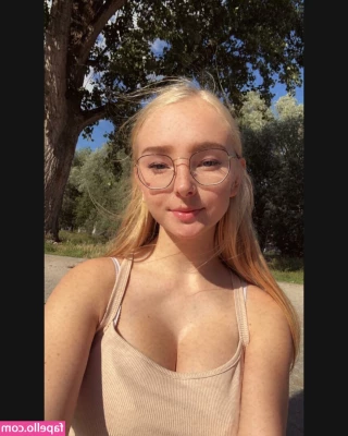 blonde_vivi [ blonde-vivi ] - Getting ready for my day