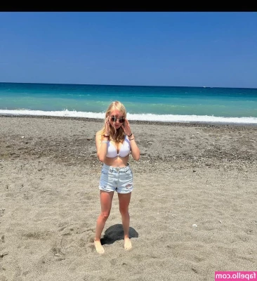 blonde_vivi [ blonde-vivi ] - 刚才玩逼逼太刺激了，不行了 