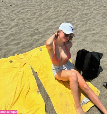 blonde_vivi [ blonde-vivi ] - Selfies before you forget what i look like