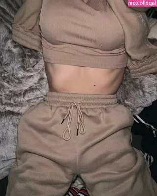 blonde_vivi [ blonde-vivi ] - Big boobs, big dreams 😘