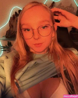 blonde_vivi [ blonde-vivi ] - Tip $20 and write "school girl" if you want this video