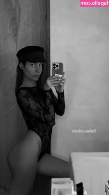 Francesca Pey [ francesca-pey ] - Long time no see  hope you like my legs