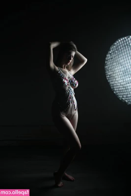 Carrie Butterfly Turner [ carrie-butterfly-turner ] - Who’s awake I wanna go live and play wit fat ma