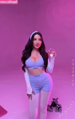 Nikoleta Milenova [ nikoleta-milenova ] - Quel sextoys choisir pour la chatte ?  Demain c'est mon anniversaire,