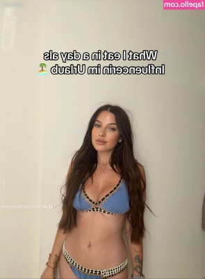 Nikoleta Milenova [ nikoleta-milenova ] - What do you think they taste like    NO WRONG ANSWERS