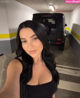 Nikoleta Milenova [ nikoleta-milenova ] - Quiero mover mi gran culo encima de tu polla 🥵😈 te gusta papi?
