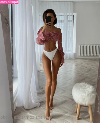 Alina Lando [ alina-lando ] - 在床上不自覺想伸出舌頭👅 Unconsciously want to stick out