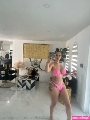 Mamigianyy - Having fun on the airbnb couch, hope the guy didnt had a camera there