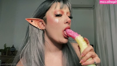 thatbxtchleo - Sucking without hands