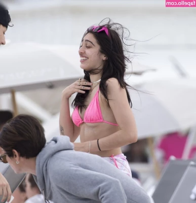 Lourdes Maria Ciccone Leon [ lourdes-maria-ciccone-leon ] - dancerjad3 tykkäs pienestä piiskailusta