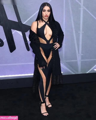 Lourdes Maria Ciccone Leon [ lourdes-maria-ciccone-leon ] - OMG, one of you guys sent me a dildo and I used it and I feel so good