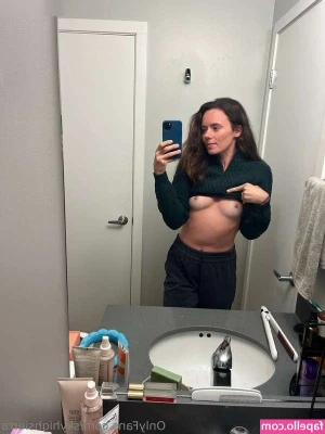 Sky High Sierra/Sierra Rae [ sky-high-sierra-sierra-rae ] - Who doesn’t love a cleavage 🤷🏻‍♀️😍😈