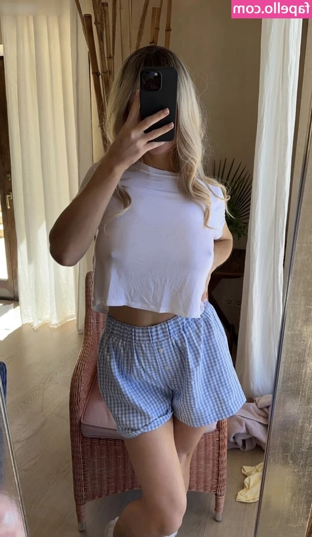 imreallykatie - 🥵I'm going LIVEEEEEEEEE!!!!! 🥵 So excited to announce my first