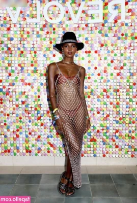Jasmine Tookes [ jasmine-tookes ] - Am I underdressed? Lol. Toes out on the train 💖