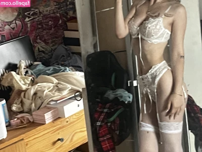 cassie cachit [ cassie-cachit ] - Just got done making a video  Hopefully I can show you guys soon