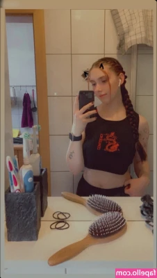 Bellaisa2111 - Custom: Walking Through BJ/HJ [7:08] - Wearing a low-cut top, I walk