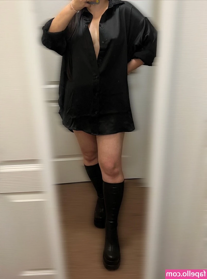 Eggs-n-Bennie - Would you like to have your face in the middle of my breasts? 😈