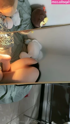 Suunnhoneyy - It s so cold in my house  I swear my nips could cut through ice