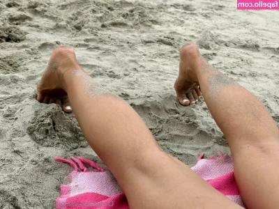 mollyscutetoes [ mollyscutetoes-1 ] - I've got the floss game all tied up 🧵and yes I know I have a