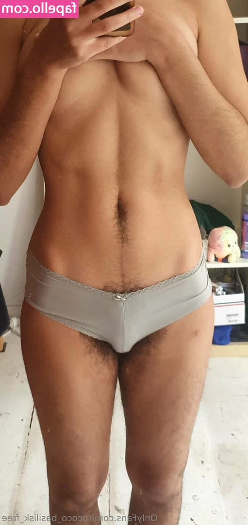 rococo_basilisk_free [ rococo-basilisk-free ] - Hey babes happy hump day !! Check dms for some lovely lady lumps
