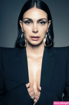 Morena Baccarin [ morena-baccarin ] - The trouble begins!! I’m on the move in my Shag’n wagon..Hmm!!