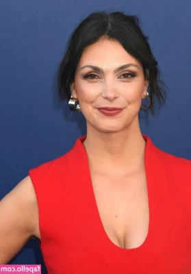 Morena Baccarin [ morena-baccarin ] - #tgif #happyfriday #friyay !! CHECK DMS IVE GOT SOME extra naughty