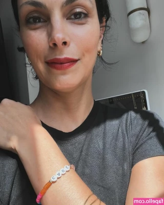 Morena Baccarin [ morena-baccarin ] - Anyone like rough looking wrinkly FEET  I don t show them too often 