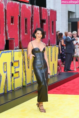 Morena Baccarin [ morena-baccarin ] - Pretty toes and soft soles    prettyfeet  whitetoes  feet  subscribe
