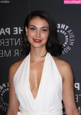 Morena Baccarin [ morena-baccarin ] - Encore mon corps sans feux d'artifice :3 du contenu un peu plus