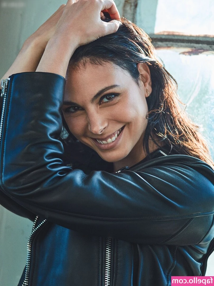 Morena Baccarin [ morena-baccarin ] - Between shadows and red lights