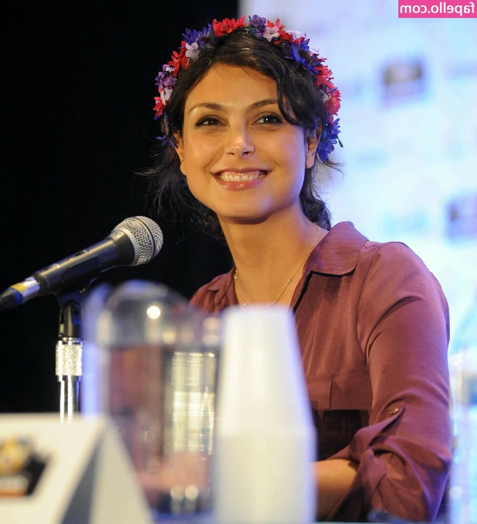 Morena Baccarin [ morena-baccarin ] - Warming my self up by the fire