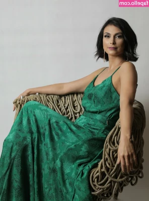 Morena Baccarin [ morena-baccarin ] - Shower time