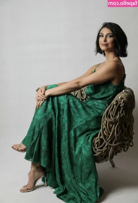 Morena Baccarin [ morena-baccarin ] - 😊 just to say hey