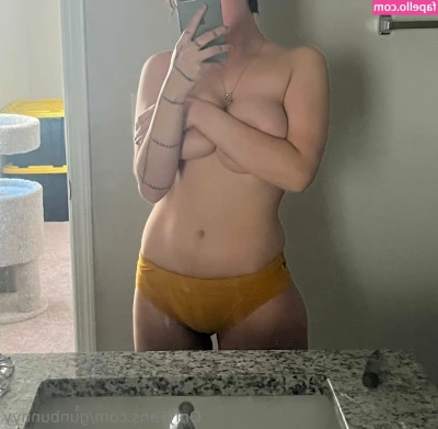 gunbunnyy - Little bubble butt 🍑 Which do you prefer ????😂😊😋