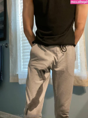 bulging_twunk [ bulging-twunk ] - Tb to this Princess Leia cosplay 🧡⛓️