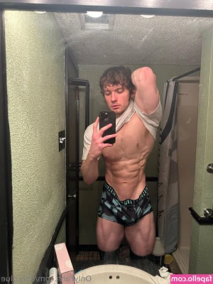 joe.flex [ joe-flex ] - I can't believe I am this hot
