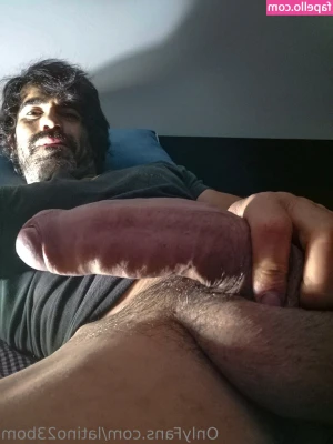 latino23bom - Y’all know you needed this close up kitty pic🤤