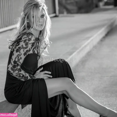 Tricia Helfer [ tricia-helfer ] - Dm me I’m bored xox