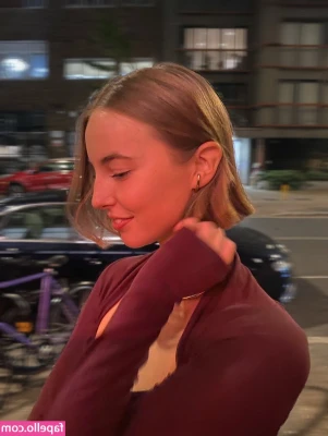 Amelie Manzoli [ amelie-manzoli ] - lol clip from a twerk video I’m about to send out for only $10!