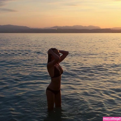 Amelie Manzoli [ amelie-manzoli ] - I know you all love this thong